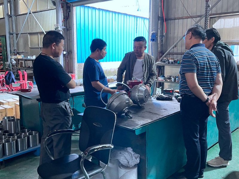 合作伙伴的主要負責人來我廠參觀、調(diào)研